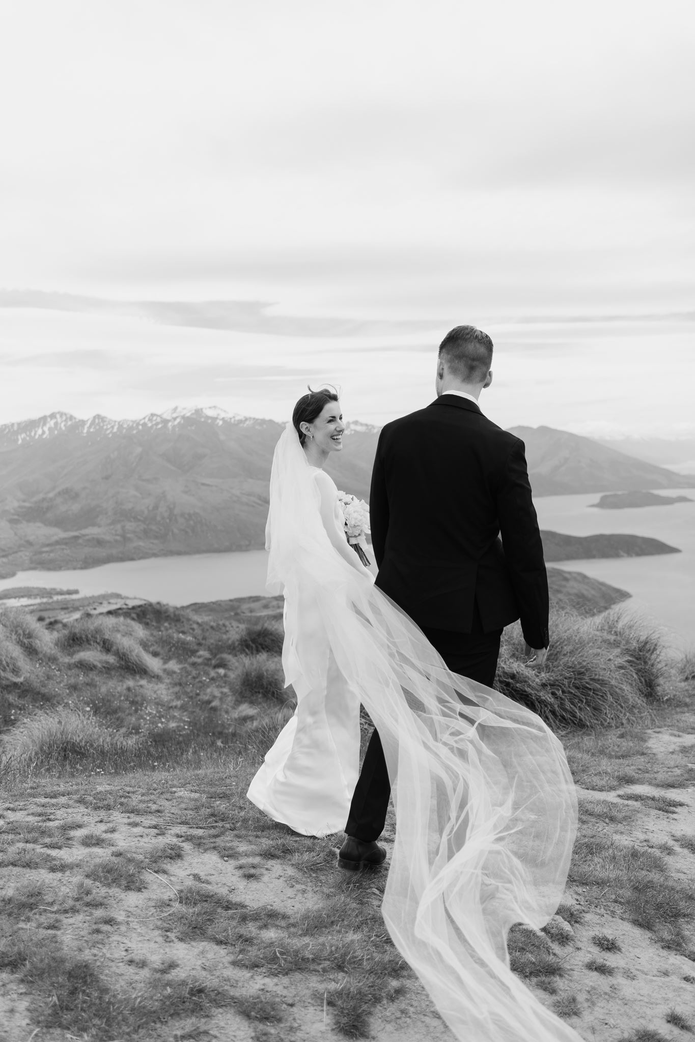 bride and groom on coromandel peak